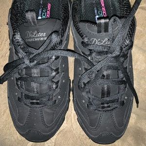 Skechers D’Lites in black velvet 7.5 US W